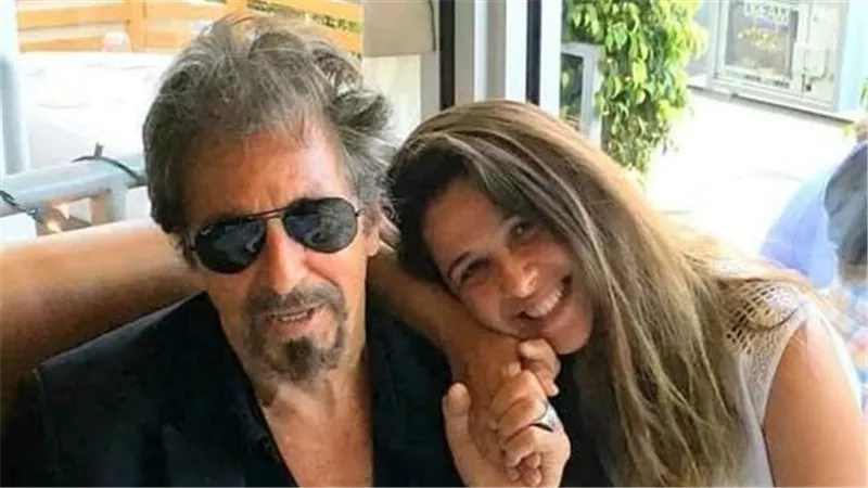رسائل مشفرة.. كيف استقبل الجمهور ظهور ياسمين عبد العزيز بجانب آل باتشينو؟