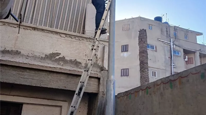 سند أبو كيلة: استمرار رفع كفاءة شبكة الإنارة العامة بمدينة بلطيم