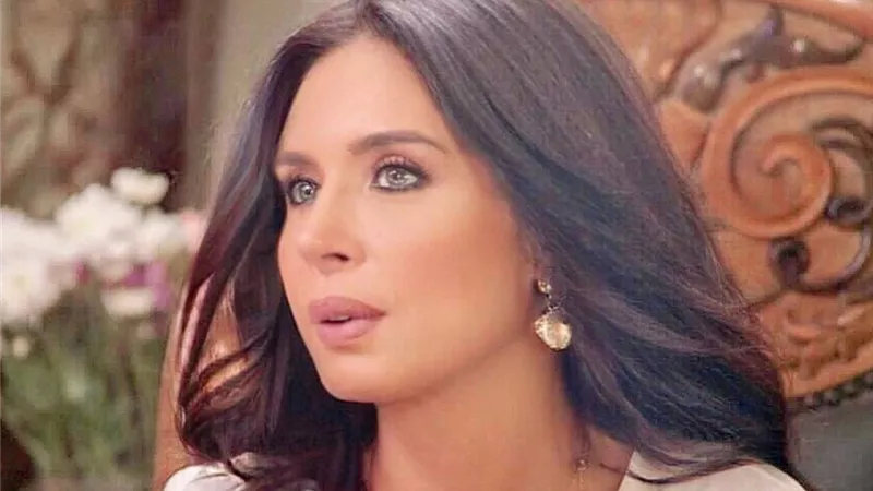 «بصورة نادرة».. دينا تنعي الماكيير السينمائي الراحل محمد عبد الحميد