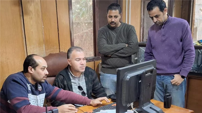 رئيس «مياه الفيوم» يتابع شكاوى المواطنين عبر الخط الساخن 125