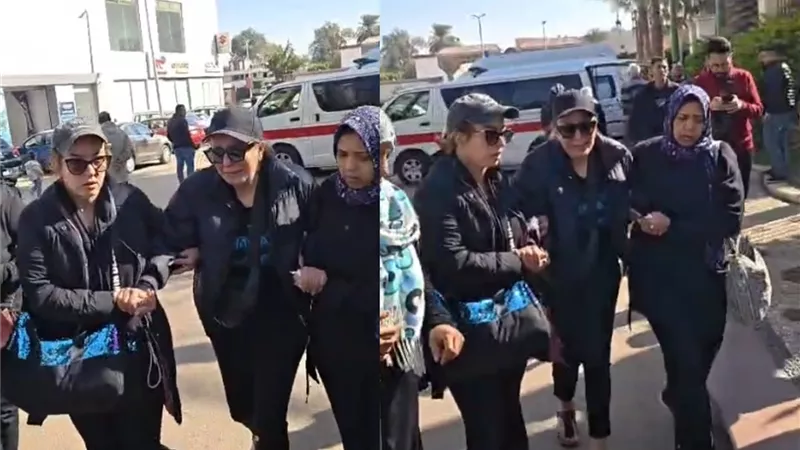 لمياء الأمير تدخل فى نوبة بكاء فور وصول جثمان شقيقها مسجد الرحمن الرحيم