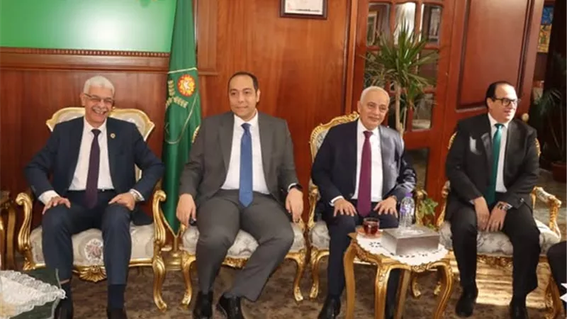 رئيس جامعة المنوفية يستقبل المحافظ في احتفال العيد التاسع والأربعين.. صور 