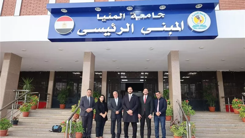  رئيس جامعة المنيا يعقد لقاءً موسعًا مع أعضاء هيئة التدريس بكلية الفنون 