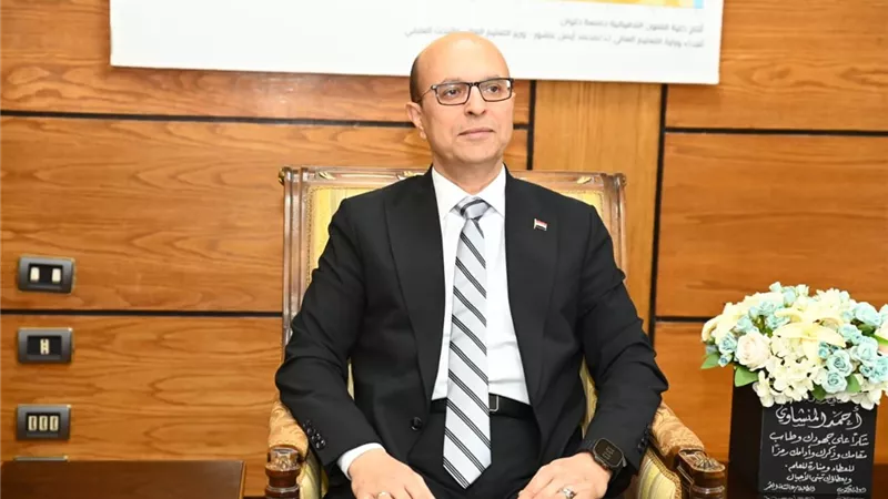 رئيس جامعة أسيوط يبحث الاستعدادات الجارية لتنفيذ مشروع «صقر» .. تفاصيل 