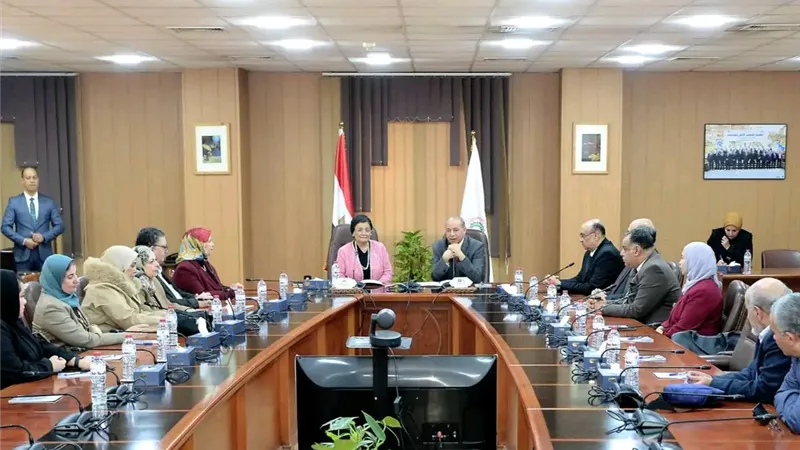جامعة المنصورة توقع بروتوكولا مع نائب وزير الصحة لتعزيز الصحة السكانية