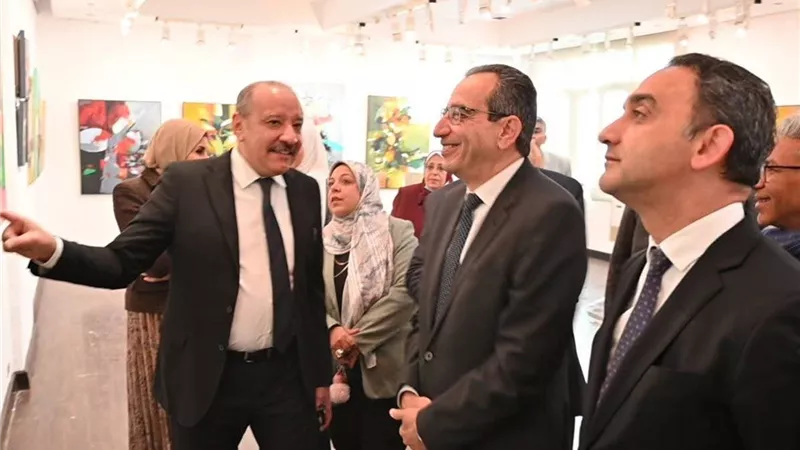 «الطبيعة الأم».. معرض فني يفتح آفاق الجمال بـ«تربية نوعية الفيوم»