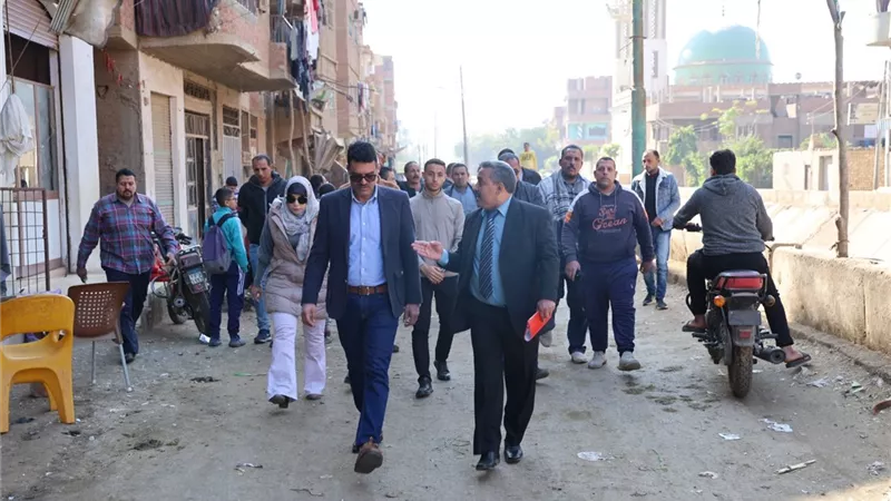 جولة ميدانية لرئيس «مياه القليوبية» لحل مشكلات الصرف الصحي بقرية الشموت
