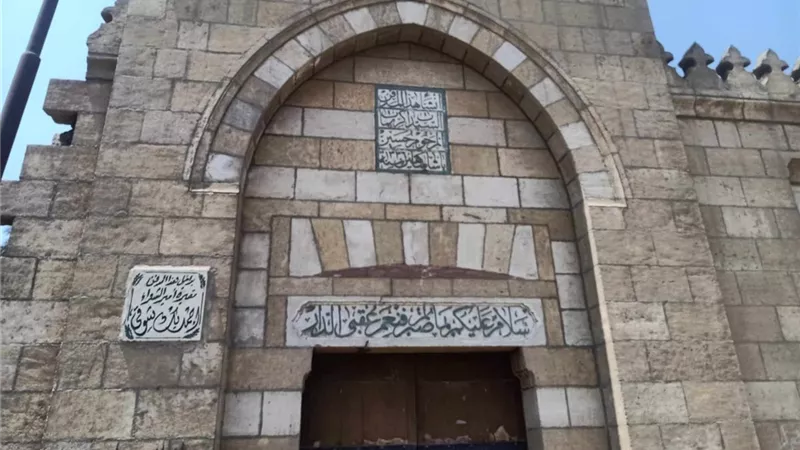خبير: الدولة تحفظ التاريخ ولا تهدمه ونقل المقابر لا يمحو العظماء |خاص