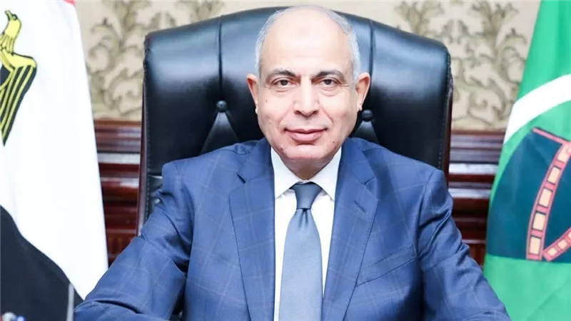 محافظ المنيا يعلن حزمة تسهيلات جديدة لاستخراج تراخيص المحال العامة