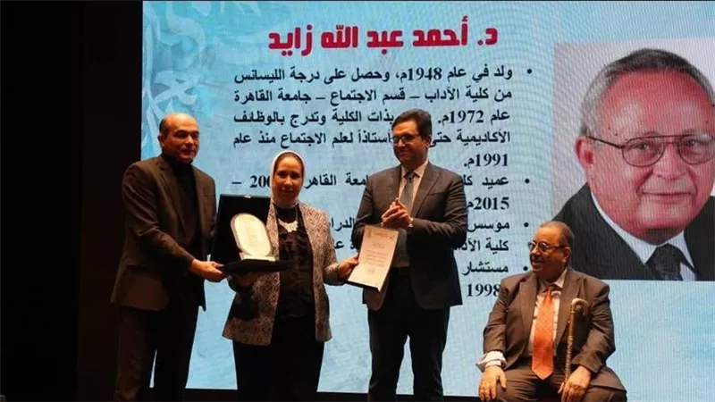 وزير الثقافة يكرم مكتبة الإسكندرية لإسهاماتها في صون تراث الخط العربي