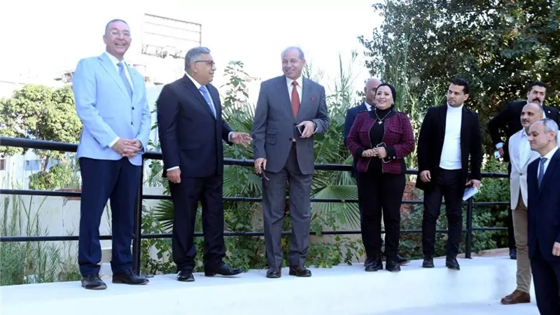 محافظ الدقهلية ورئيس جامعة المنصورة يتفقدان مكتبة مصر العامة