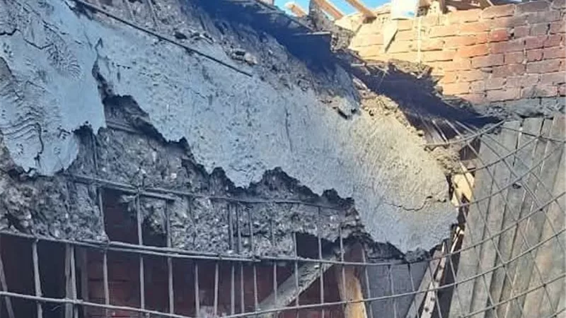 إزالة مخالفات بناء دون ترخيص بحي غرب كفر الشيخ