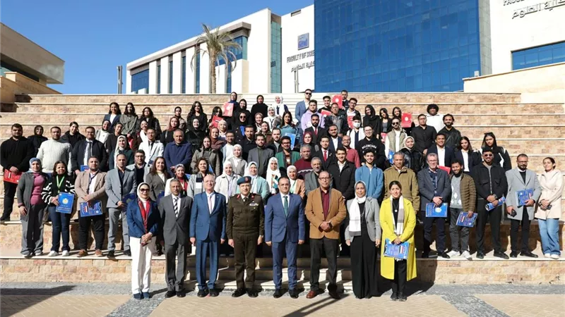 جامعة الجلالة تحتفل بتخرج دورتي كلية الدفاع الوطني للأكاديميين والإداريين 
