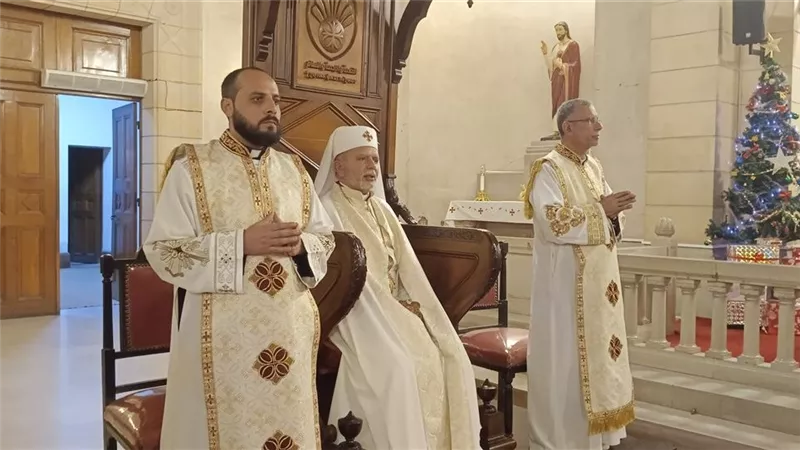 انطلاق قداس ليلة عيد الميلاد المجيد بالكنيسة الفرنساوي بالإسماعيلية| فيديو