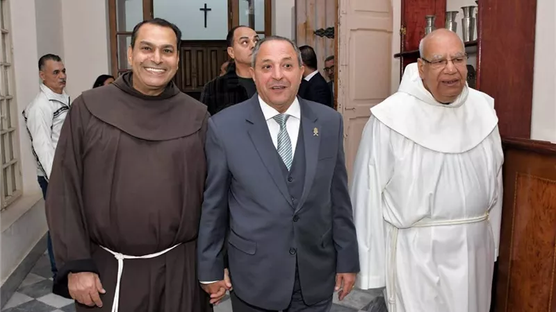 محافظ بورسعيد يزور عددًا من الكنائس لتقديم التهنئة بعيد الميلاد المجيد 
