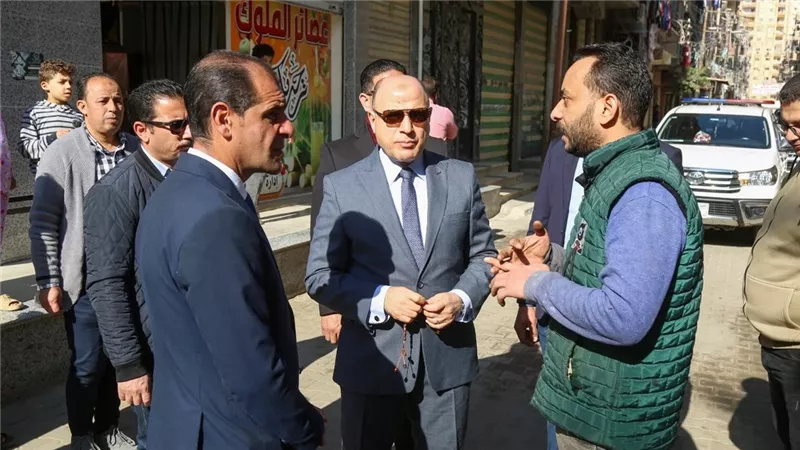 محافظ كفرالشيخ يتفقد أعمال تركيب الإنترلوك بعدد من شوارع العاصمة