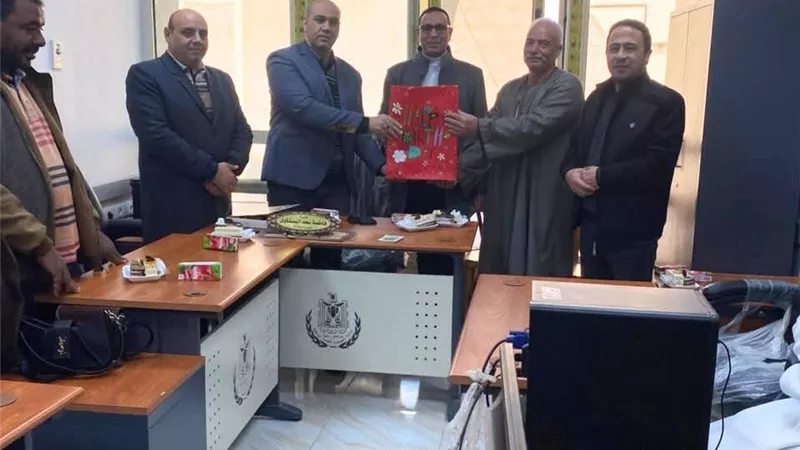 وكيل وزارة التموين بكفرالشيخ يكرم مدير تموين محلة القصب