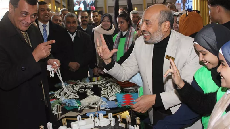 مدير تعليم سوهاج يتفقد معرض الأعمال اليدوية لطلاب الدمج بإدارة جرجا|صور