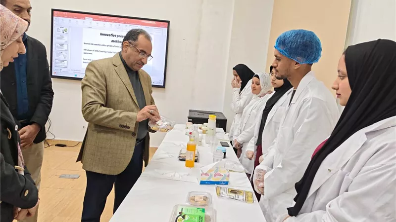 رئيس جامعة طيبة التكنولوجية يشهد استمرار امتحانات برنامج تكنولوجيا التصنيع