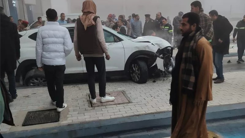 تحطم سيارة بسبب الشبورة وتوقف حركة المرور بطريق 