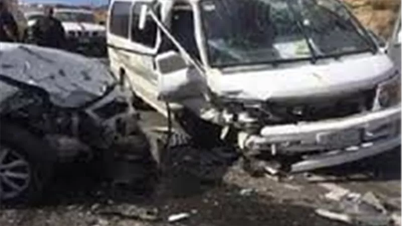 اصطدام سيارة مدير شركة بـ«ميكروباص» يتسبب في إصابة 7 مواطنين بالجيزة 
