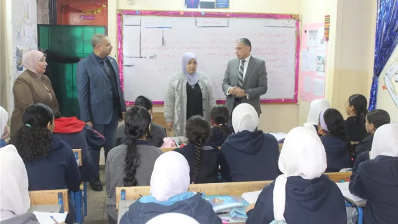 مدير تعليم الجيزة يتابع انتظام الدراسة وحضور الطلاب بمدارس الدقي والعجوزة