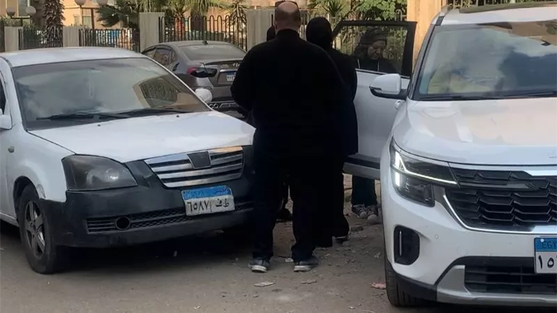 أسرة السباح يوسف تغادر محكمة جنح مدينة نصر بعد انتهاء أولى جلسات المحاكمة