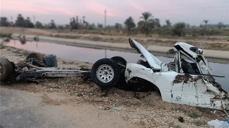 سقوط سيارة ربع نقل يستقلها سودانيين فى ترعة بنصر النوبة 