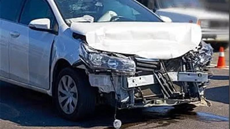 إصابة 3 أشخاص إثر حادث تصادم توك توك ودراجة نارية بسيارة بالشرقية 