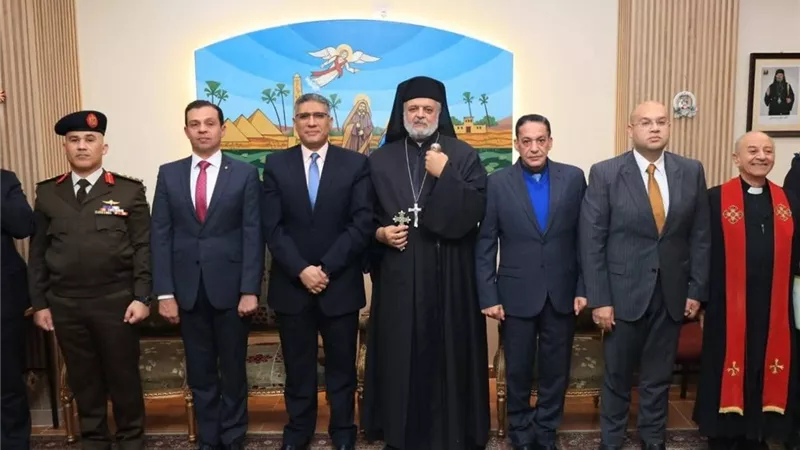 الأنبا توماس يستقبل محافظ الجيزة للتهنئة بعيد الميلاد المجيد 