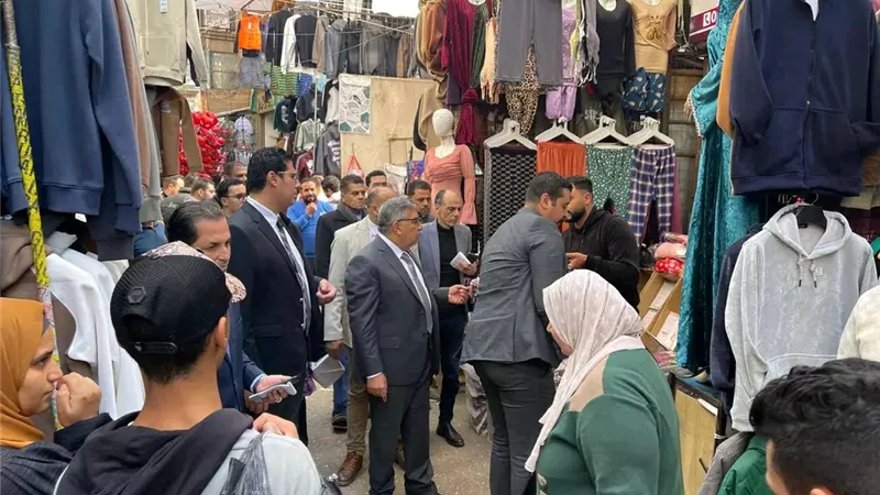 جولة مفاجئة لمحافظ الدقهلية بسوق الخواجات لتفقد إجراءات السلامة والنظافة