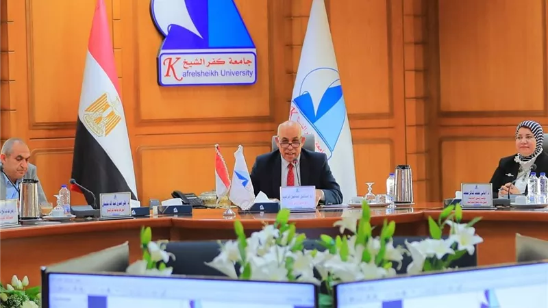 رئيس جامعة كفر الشيخ يلتقي الوافدين ويؤكد على تقديم بيئة تعليمية متميزة