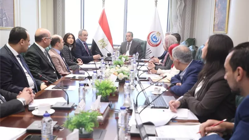 وزير الصحة يبحث تطوير المنظومة التعليمية والطبية