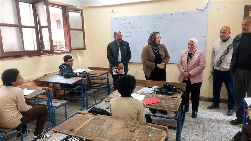  وكيل «تعليم القاهرة» تتفقد جاهزية مدارس حدائق القبة للامتحانات