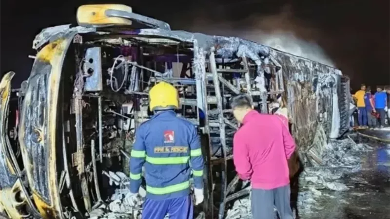 اندلاع حريق في حافلة بالهند يودي بحياة 10 أشخاص اليوم