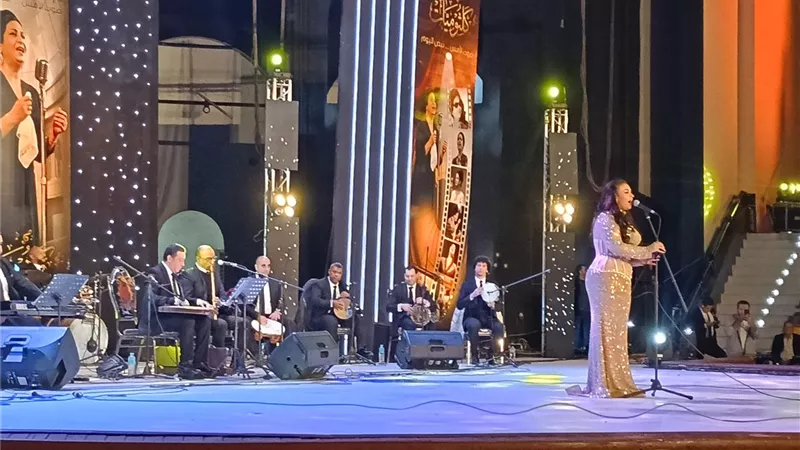 بمشاركة 3 محافظين.. الإسماعيلية تحتفي بـ «كوكب الشرق» على المسرح الروماني