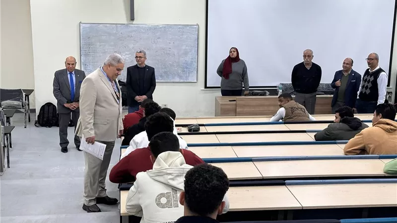 في حوار مفتوح مع الطلاب..رئيس جامعة برج العرب يوجه بتذليل عقبات الامتحانات