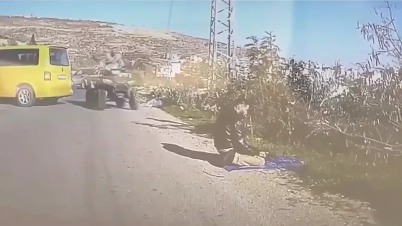 «صلاة تحت عجلات التطرف».. مستوطن يدهس فلسطينياً بشكل متعمد | فيديو