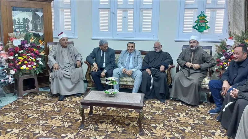 وفد مدينة كفر الدوار يقدم التهنئة بكنيسة الفرنسيسكان في عيد الميلاد