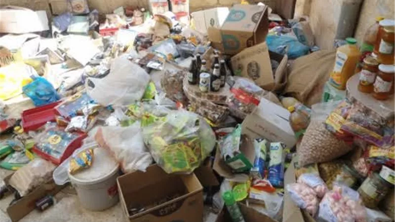ضربة تموينية.. ضبط مئات العبوات من السلع الفاسدة قبل وصولها للمواطنين