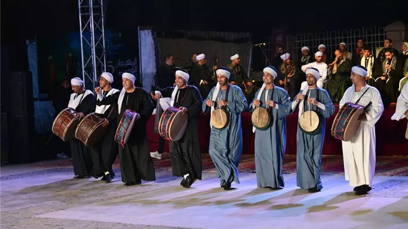 فرقة أسيوط للفنون الشعبية تتألق في مهرجان التحطيب في الأقصر