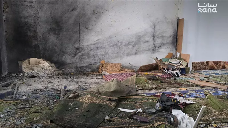 لقطات ومشاهد حية من موقع انفجار مسجد في حمص بسوريا|فيديو