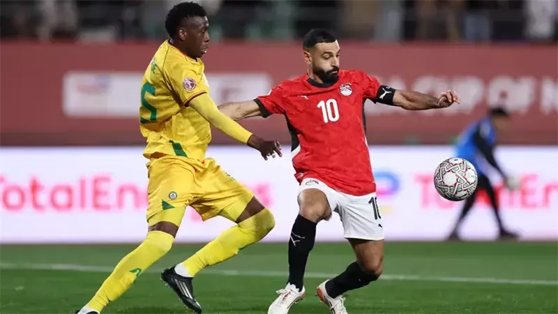 هشام يكن: مواجهة جنوب إفريقيا صعبة.. ومحمد صلاح قادر على صنع الفارق