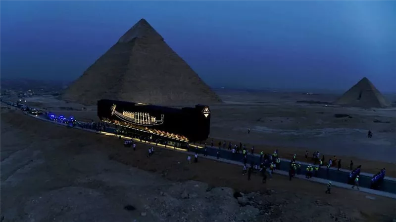 مجلس الوزراء ينشر تفاصيل عرض مراكب الملك خوفو بالمتحف المصري الكبير