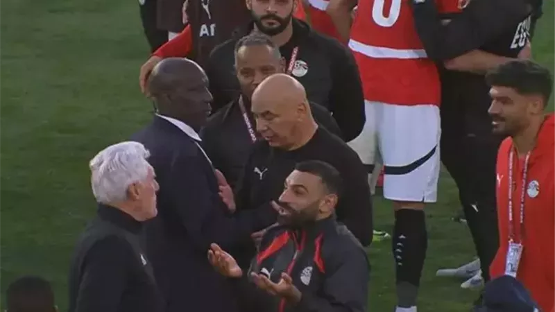 مدرب جنوب أفريقيا: محمد صلاح أخبرني أن ركلة جزاء مصر غير صحيحة
