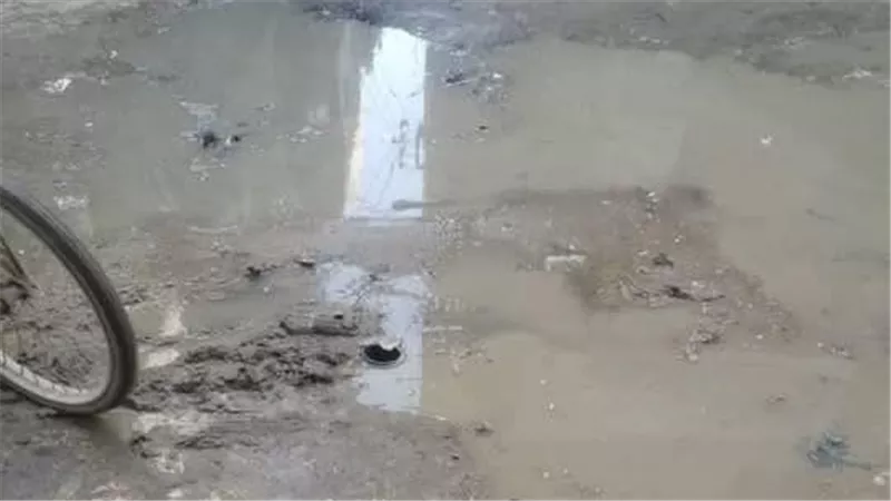 أهالي الزينية بالأقصر يشكون غرق الشوارع ويناشدون مسؤولي المياه