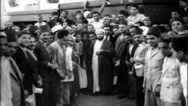 كاتب صحفي: حسن البنا بدأ تدريس منهج الإخوان الإرهابي في المقاهي| فيديو