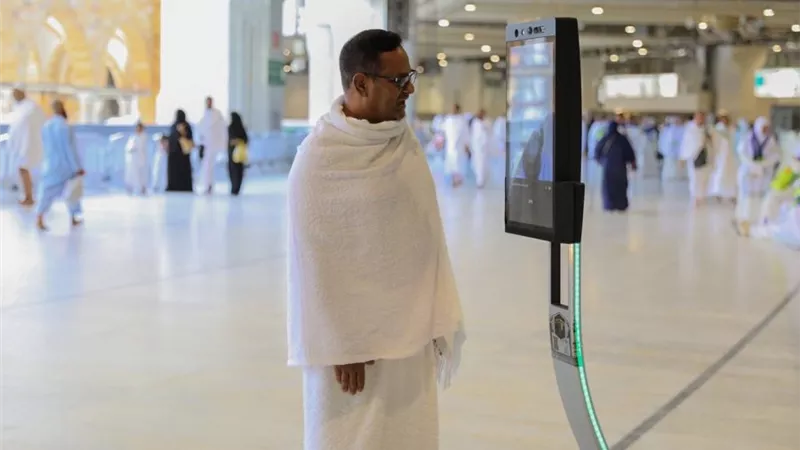 حكم تغطية الرأس أثناء الإحرام بسبب شدة البرد.. دار الإفتاء تجيب