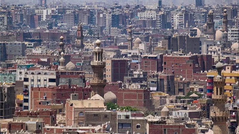 خبير: الشركات تجبر المواطنين على دفع 20% إضافية لاستلام وحداتهم|فيديو