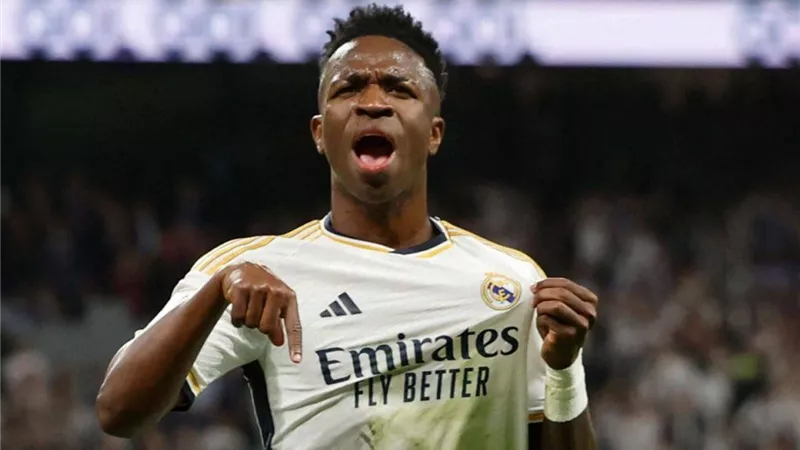 مكافآت بالملايين.. ريال مدريد يؤمن بقاء فينيسيوس حتى 2030